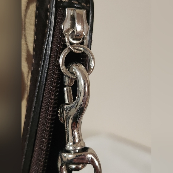 RARE COACH SIGNATURE BEADED WRISTLET Brown and Black Suede Trim - Picture 9 of 9